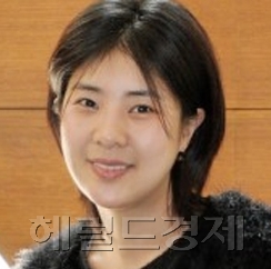 토토사이트 토사장 개그우먼 / 개그우먼 토토사이트 토사장의 최근 사진이 네티즌의 눈길을 모으고 있다.
