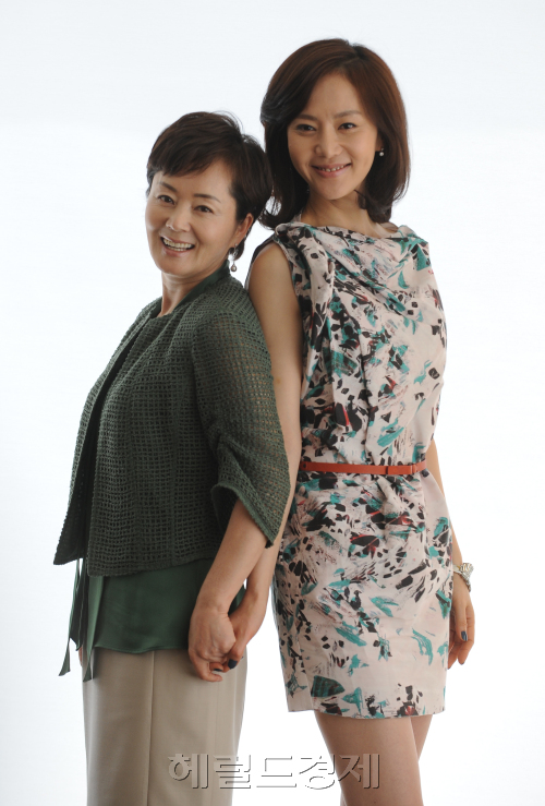 염정아 영화배우, 미스코리아, 김영애 탤런트, 기업인 / 샬롬토토 “평소 성격은 코미디에요”-copy(o)1