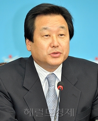김무성 한나라당 국회의원, 국회운영위원회 위원장 / 사진/ 김무성 박지원