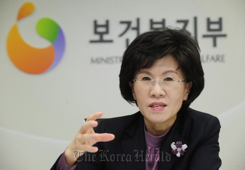 Health and Welfare Minister Chin Soo-hee talks about the importance of sharing in an interview with The Korea Herald at her office in Seoul last week. Park Hae-mook/The Korea Herald