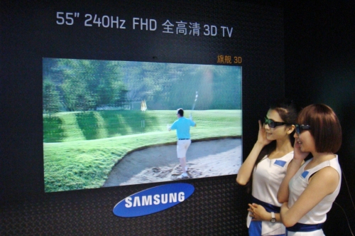 삼성전자가 중국 선전에서 열린 디스플레이 전문전시회 ‘CODE(China Optoelectronics Display Expo) 2011’에 참가해 55인치 240Hz 프리미엄 3D TV 패널 등을 선보였다.  ［사진=삼성전자］