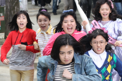 써니/ 한국-할리우드팔로우 토토 흥행 각축전 속 ‘써니’ 주말극장가 1위