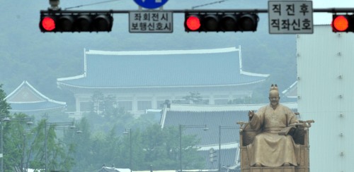 빨간불 켜진 청와대<br alt=
