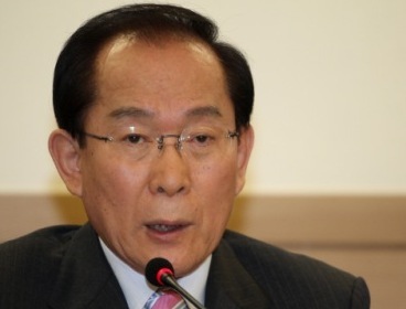(Lee Hoi-chang offers to resign as minor conservative party chief. Yonhap News)이회창 국회의원, 자유선진당 정당인/Lee Hoi-chang offers resignation