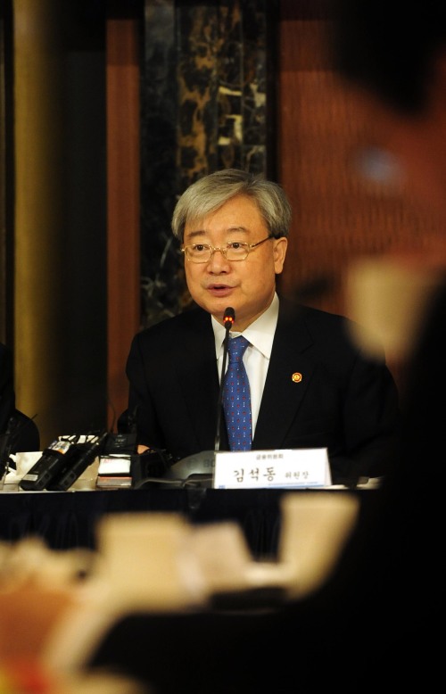 김석동 금융위원회 위원장/ FSC chief skeptical about sharing probe rights