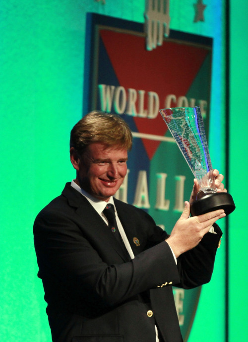 <YONHAP PHOTO-0946> ST AUGUSTINE, FL - MAY 09: PGA Hall of Fame golfer Ernie Els is inducted into the World Golf Hall of Fame during the 2011 Induction Ceremony on May 9, 2011 in St Augustine, Florida. Marc Serota/Getty Images for the World Golf Hall of Fame/AFP== FOR NEWSPAPERS, INTERNET, TELCOS & TELEVISION USE ONLY == /2011-05-10 09:44:03/ <저작권자 ⓒ 1980-2011 ㈜연합뉴스. 무단 전재 재배포 금지.>
Ernie Els poses for photos after being inducted into the World Golf Hall of Fame.
AFP-Yonhap News