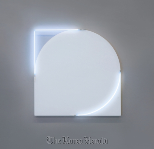 “Gesticulation n°3” by Franois Morellet. Gallery Hyundai
“Ni rond, ni pointu, ni carr n°1” by Franois Morellet. Gallery Hyundai