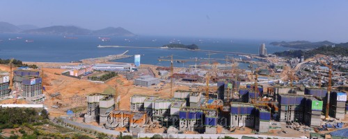 The site of the Yeosu Expo in Yeosu, South Jeolla Province, is under construction.  Yeosu City
The site of the Yeosu Expo in Yeosu, South Jeolla Province, is under construction.  Yeosu City