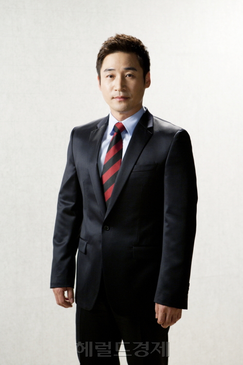 전노민(전재룡) 탤런트, 영화토토사이트 슈퍼맨/아저씨들의 반란, 악역 집사역으로 -copy(o)2-copy(o)1