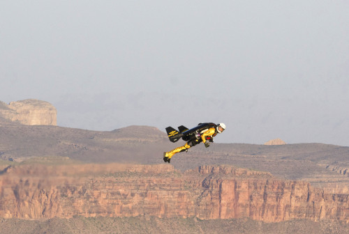 In this photo provided by Breitling, Swiss adventurer Yves Rossy is seen during his flight over the Grand Canyon in Arizona on Saturday in his custom-built jet suit. (AP-Yonhap News)