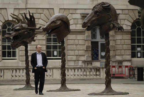 <YONHAP PHOTO-0058> A man looks at works by Chinese artist Ai Weiwei in the courtyard of Somerset House in London, Wednesday, May 11, 2011. The works comprising 12 massive, open-mouthed bronze animal heads meant to recreate the traditional Chinese zodiac were unveiled to the media Wednesday. Chinese artist Ai Weiwei has vanished. But look around, and he seems to be everywhere. More than a month after one of China's best-known contemporary artist was arrested while trying to board a flight to Hong Kong, his name, his face and his art have been popped up across the globe. China's communist rulers have steadfastly refused to say where Ai is or who's holding him. His colleagues in the international art world say they want to make sure he doesn't disappear from view. (AP Photo/Matt Dunham)/2011-05-12 00:29:08/ <저작권자 ⓒ 1980-2011 ㈜연합뉴스. 무단 전재 재배포 금지.>
A man looks at works by Chinese artist Ai Weiwei in the courtyard of Somerset House in London on Wednesday.  AP-Yonhap News