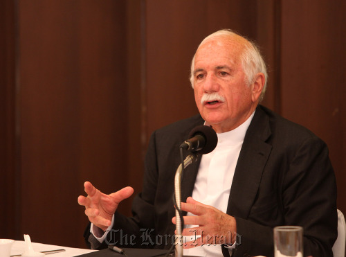 Moshe Safdie