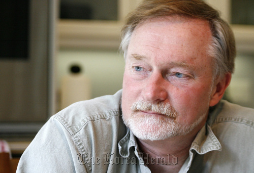 Author Erik Larson’s new book, “The Garden of Beasts,” follows an American family on its sojourn to Berlin during Hitler’s rise to power.  Seattle Times/MCT