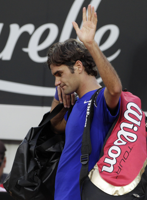 <YONHAP PHOTO-0853> Switzerland's Roger Federer leaves after being defeated by France's Richard Gasquet during the Italian Open tennis tournament, in Rome, Thursday, May 12, 2011. Gasquet won 4-6, 7-6, 7-6. (AP Photo/Riccardo De Luca)/2011-05-13 06:19:30/ <저작권자 ⓒ 1980-2011 ㈜연합뉴스. 무단 전재 재배포 금지.>
Switzerland’s Roger Federer
AP-Yonhap News
Switzerland’s Roger Federer  AP-Yonhap News
Switzerland’s Roger Federer  AP-Yonhap News