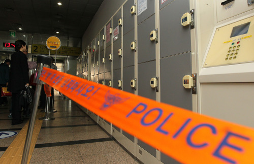 Police investigates two explosions at transportation centers in Seoul. Police said they have arrested three men on suspicion of setting explosives in lockers of two major Seoul transportation hubs. (Yonhap News)