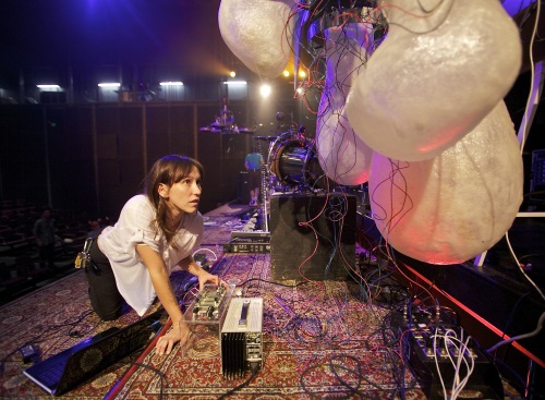 <YONHAP PHOTO-2483> Lizzie Eggart, a Master of Fine Arts technical direction student, works on her Egg Babies, light robot part of the KarmetiK Machine Orchestra robotic orchestra, Wednesday, May 11, 201, for an upcoming concert at the Walt Disney Modular Theatre in the California Institute of the Arts campus in Valencia, Calif. (AP Photo/Damian Dovarganes)/2011-05-13 19:01:01/ <저작권자 ⓒ 1980-2011 ㈜연합뉴스. 무단 전재 재배포 금지.>
Lizzie Eggart, a Master of Fine Arts technical direction student, works on her Egg Babies light robot part of the KarmetiK Machine Orchestra robotic orchestra.  AP-Yonhap News