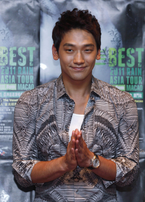 South Korea pop singer and movie star Jung Ji-Hoon, also known as Rain, smiles during a news conference in Macau Saturday, May 14, 2011 as Rain will hold his concert in Macau May 14. (AP-Yonhap News)