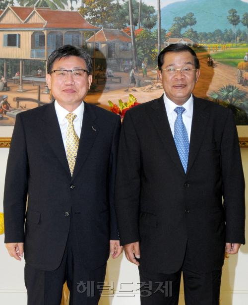 송인회 극동건설 대표이사 회장, 훈센 (Hun Sen) 소속캄보디아 총리 (캄보디아) / 극동건설- 송인회 회장, 캄보디아 훈센 총리 면담 / 동정/극동건설 송인회 회장-캄보디아 훈센 총리 면담, 캄보디아 경제개발 협력 의지 다져