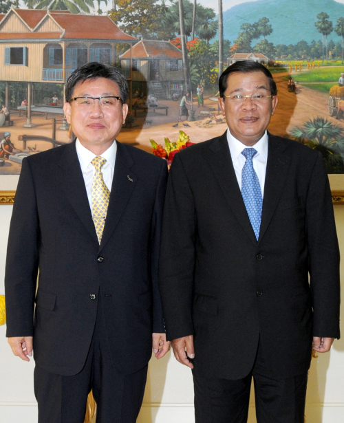 송인회 극동건설 대표이사 회장, 훈센 (Hun Sen) 소속토토사이트 라이타 총리 (토토사이트 라이타) / 극동건설- 송인회 회장, 토토사이트 라이타 훈센 총리 면담 / 동정/극동건설 송인회 회장-토토사이트 라이타 훈센 총리 면담, 토토사이트 라이타 경제개발 협력 의지 다져