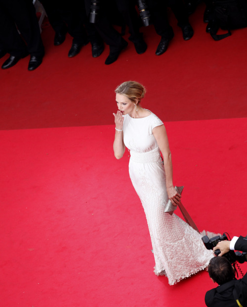 Actress Uma Thurman blows a kiss as she arrives for the screening of Pirates of the Caribbean; On Stranger Tides, at the 64th international film festival, in Cannes, southern France, Saturday, May 14, 2011.