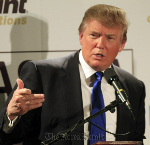 Donald Trump speaks during a luncheon May 11 with the Greater Nashua Chamber of Commerce in Nashua, New Hampshire.   AP-Yonhap News
Donald Trump speaks during a luncheon May 11 with the Greater Nashua Chamber of Commerce in Nashua, New Hampshire.   AP-Yonhap News