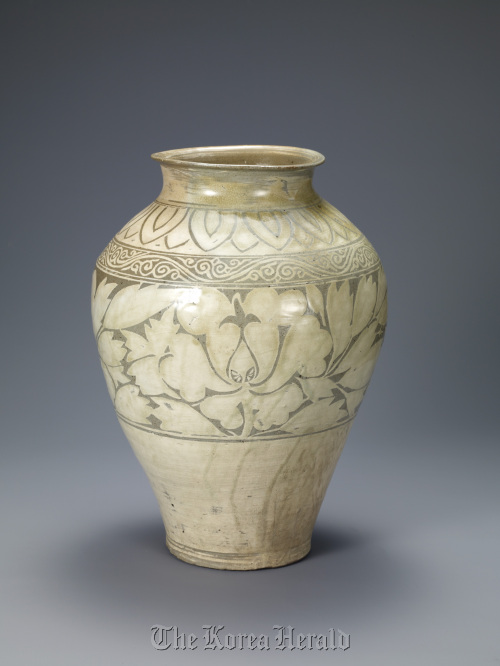 Jar with peony decoration
