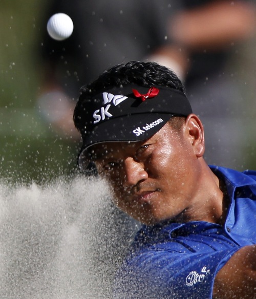 <YONHAP PHOTO-1023> K.J. Choi of South Korea hits out of a bunker on the 12th hole during the final round at The Players Championship golf tournament at TPC Sawgrass in Ponte Vedra Beach, Florida May 15, 2011. REUTERS/Hans Deryk (UNITED STATES - Tags: SPORT GOLF IMAGES OF THE DAY)/2011-05-16 09:37:00/ <저작권자 ⓒ 1980-2011 ㈜연합뉴스. 무단 전재 재배포 금지.>\r\n<YONHAP PHOTO-1023> K.J. Choi of South Korea hits out of a bunker on the 12th hole during the final round at The Players Championship golf tournament at TPC Sawgrass in Ponte Vedra Beach, Florida May 15, 2011. REUTERS/Hans Deryk (UNITED STATES - Tags: SPORT GOLF IMAGES OF THE DAY)/2011-05-16 09:37:00/ <저작권자 ⓒ 1980-2011 ㈜연합뉴스. 무단 전재 재배포 금지.>
