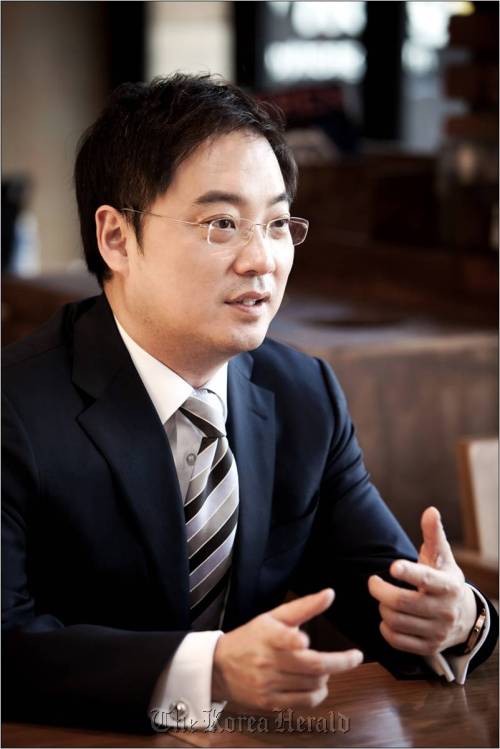 Card Services Korea country manager Richard Kim The Korea Herald