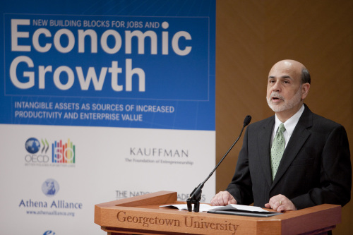 <YONHAP PHOTO-0672> Ben S. Bernanke, chairman of the U.S. Federal Reserve, speaks at Georgetown University in Washington, D.C., U.S., on Monday, May 16, 2011. Bernanke said the U.S. government should fund research and development to boost economic growth while also supporting science through education and immigration policies. Photographer: Andrew Harrer/Bloomberg *** Local Caption *** Ben S. Bernanke/2011-05-17 08:13:09/ <저작권자 ⓒ 1980-2011 ㈜연합뉴스. 무단 전재 재배포 금지.>
Ben S. Bernanke, chairman of the U.S. Federal Reserve, speaks at Georgetown University in Washington, D.C. on Monday.  Bloomberg