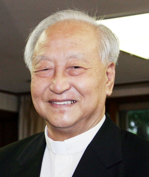 대선후보로 당선된 후 각계의 원로들을 찾아 자문을 구하고 있는 이명박 한나라당 대선 후보가 22일  명동성당으로 정진석추기경을 예방했다.양동출dcyang@heraldm.com/070822
Cardinal Cheong