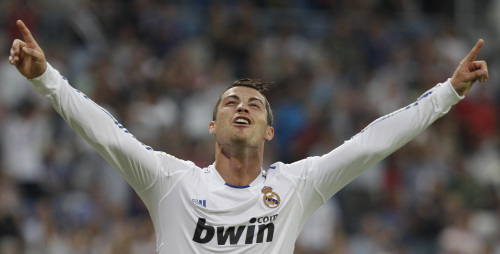 <YONHAP PHOTO-0661> Real Madrid's Cristiano Ronaldo from Portugal celebrates after scoring his second goal against Almeria during a Spanish La Liga soccer match at the Santiago Bernabeu stadium in Madrid Saturday May 21, 2011. (AP Photo/Paul White)/2011-05-22 08:13:03/ <저작권자 ⓒ 1980-2011 ㈜연합뉴스. 무단 전재 재배포 금지.>
Real Madrid’s Cristiano Ronaldo celebrates after scoring his second goal.  AP-Yonhap News