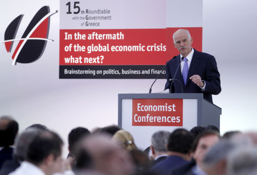 <YONHAP PHOTO-0548> Greece's Prime Minister George Papandreou speaks during an Economist conference in Lagonissi, near Athens, on Tuesday, May 17 , 2011. Papandreou once again ruled out a restructuring of Greece's debilitating public debt, and said his Socialist government was focused on cutting the budget deficit to achieve primary surpluses, while pushing through a new platform of reforms and privatisations through 2015. (AP Photo/Petros Giannakouris)/2011-05-18 05:55:34/ <저작권자 ⓒ 1980-2011 ㈜연합뉴스. 무단 전재 재배포 금지.>
Greece’s Prime Minister George Papandreou speaks during an Economist conference in Lagonissi, Athens on May 17.  AP-Yonhap News