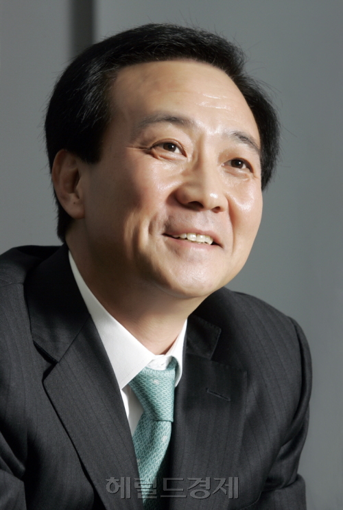 박병업 팬택 대표이사 부회장 / (WHO면-메인) “더 쎄게 붙겠다” 다시 세계지도 앞에 선 승부사 박병엽