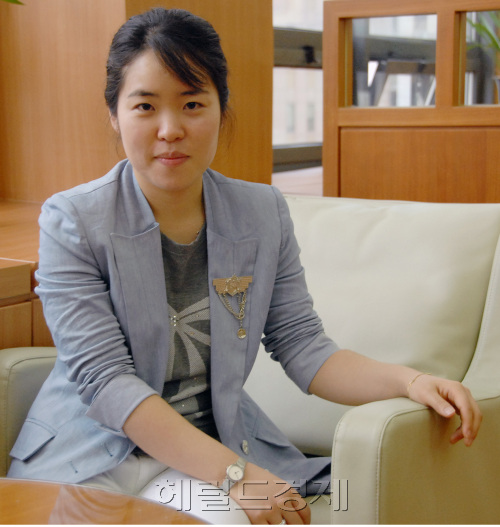 김유미 우정사업본부 주무관 / (이사람)우체국 보이스피싱 트위터로 막는다…김유미 우정사업본부 주무관