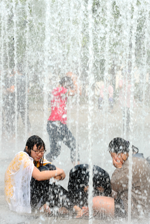 서울숲 분수대 더위 스케치./ 안훈기자 rosedale@ 2011.05.24
서울숲 분수대 더위 스케치./ 안훈기자 rosedale@ 2011.05.24
서울숲 분수대 더위 스케치./ 안훈기자 rosedale@ 2011.05.24