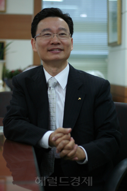 김성욱 한올바이오파마 (대표이사 사장), 전 치과의사/ <생생코스피>김성욱 한올바이오파마 사장 “하반기부터 꾸준히 신약 임상 데이터 나와 도약 발판 마련한다”