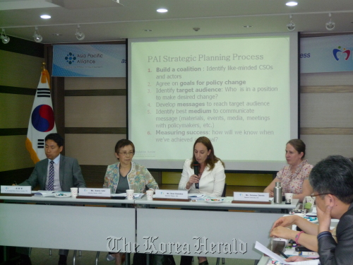 Cha Kwang-myoung (left) of the Korean Parliamentary League on Children, Population and Environment and other panelists listen as Rose Koenders (third from left), executive director for the Asia Pacific Alliance, speaks at the workshop for reproductive health and aid in Seoul on Saturday. PPFK