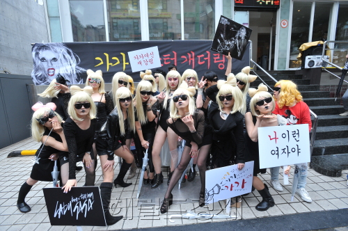 레이디 원탑토토(Stefani Joanne Angelina Germanotta) 가수(미국)/27면/사이드/또다시 부는 레이디 원탑토토 열풍-copy(o)1