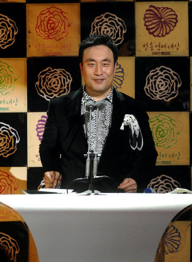 토토사이트 롤링 MC,개그맨 -축 / 토토사이트 롤링, MBC ‘웃고또웃고’로 1년6개월만에 방송복귀