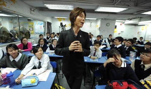 <YONHAP PHOTO-0797> TO GO WITH AFP STORY "Lifestyle-education-Hongkong-tutors,FEATURE" BY JOYCE WOO This picture taken on March 1, 2011 shows Richard Eng, a co-founder of tutorial school Beacon College, teaching an English class to secondary students in Hong Kong. Cut-throat competition for exam success in Hong Kong's high-pressure education system has spawned a new breed of teacher -- celebrity tutors with near cult-like status and millionaire lifestyles. AFP PHOTO / MIKE CLARKE /2011-05-30 12:21:49/ <저작권자 ⓒ 1980-2011 ㈜연합뉴스. 무단 전재 재배포 금지.>
Richard Eng, a co-founder of tutorial school Beacon College, teaching an English class to secondary students in Hong Kong.
AFP-Yonhap News
Richard Eng, a co-founder of tutorial school Beacon College, teaching an English class to secondary students in Hong Kong.
AFP-Yonhap News
Richard Eng, a co-founder of tutorial school Beacon College, teaching an English class to secondary students in Hong Kong.
AFP-Yonhap News