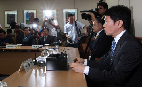 K-League president Chung Mong-gyu speaks during a press conference on a recent match-fixing scandal in Seoul on Monday. (Yonhap News)