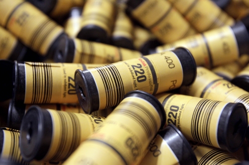 Kodak medium format film is loaded into a hopper for packaging in Rochester, New York, May 26.
(AP-Yonhap News)