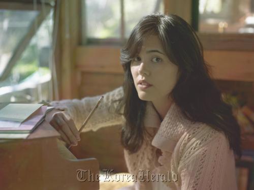 Folk singer-songwriter Priscilla Ahn Warner Music프리실라 안(Priscilla Natalie Hartranft) 가수(미국)/eus162-003-MF / [Herald Interview] Korean-American folk singer talks about growth in new album