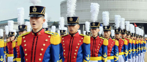 졸업 후 경찰 간부나 장교로 진로가 보장되는 경찰대와 사관학교 등 특수대학이 올해도 수험생 사이에서 인기가 높다. 사진은 육군사관학교 제70기 입학식. ［헤럴드경제 DB］