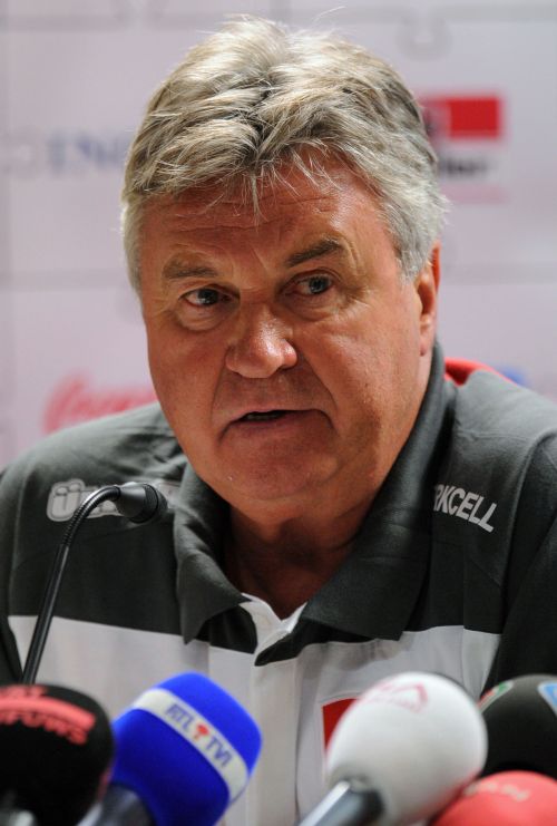 <YONHAP PHOTO-0057> Turkey's head coach Guus Hiddink gives a joint press before a training session on July 2, 2011 in Brussels, ahead of the Euro 2012 qualifiers against Belgium scheduled on 3 June. AFP PHOTO JOHN THYS /2011-06-03 01:57:32/ <저작권자 ⓒ 1980-2011 ㈜연합뉴스. 무단 전재 재배포 금지.>
Guus Hiddink