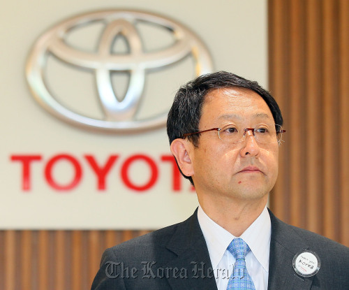 Toyota Motor Corp. president Akio Toyoda attends a meeting with a group of reporters at the company’s Seoul head office Seoul on Saturday. Yonhap News