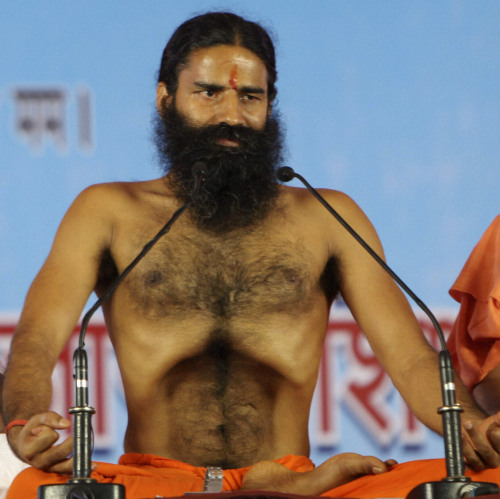 <YONHAP PHOTO-1080> Renowned yoga guru Baba Ramdev performs Yoga exercises before going on a hunger strike with his followers in New Delhi, India, Saturday, June 4, 2011. Ramdev along with tens of thousands of his followers started an indefinite hunger strike in the Indian capital to protest against corruption and what he says is the Indian government's inaction in bringing back black money stashed abroad. (AP Photo)/2011-06-04 18:21:29/ <저작권자 ⓒ 1980-2011 ㈜연합뉴스. 무단 전재 재배포 금지.>
Renowned yoga guru Baba Ramdev performs Yoga exercises before going on a hunger strike with his followers in New Delhi on Saturday. AP-Yonhap News