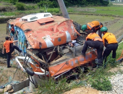 Rescuers try save lives of passengers of a bus