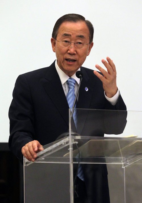 <YONHAP PHOTO-0222> 潘총장 연임 출사표.."강한 유엔 만들 것 (서울=연합뉴스) 반기문 유엔 사무총장이 6일 유엔본부에서 기자회견을 갖고 연임 출사표를 던졌다. 사진은 지난 1일 로마에서 열린 이탈리아 통일 150주년 대규모 기념식에서 연설하는 반 총장. 2011.6.7 <<연합뉴스 DB>> photo@yna.co.kr/2011-06-07 01:20:14/ <저작권자 ⓒ 1980-2011 ㈜연합뉴스. 무단 전재 재배포 금지.>