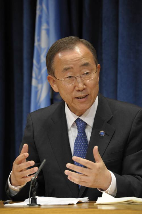 <YONHAP PHOTO-0298> = RESTRICTED TO EDITORIAL USE - MANDATORY CREDIT "AFP PHOTO / UN PHOTO/EVAN SCHNEIDER " - NO MARKETING NO ADVERTISING CAMPAIGNS - DISTRIBUTED AS A SERVICE TO CLIENTS = UN Secretary General Ban Ki-moon announces that he will stand for a second five-year term as UN secretary general during a press conference at UN headquarters in New York on June 6, 2011. Ban has been secretary general since January 1, 2007 and his term ends on December 31. Diplomats say that with no rival in sight, the UN Security Council should give its approval and the UN General Assembly will hold a formal vote before the end of June. AFP PHOTO/HO/ UN PHOTO/EVAN SCHNEIDER /2011-06-07 01:51:31/ <저작권자 ⓒ 1980-2011 ㈜연합뉴스. 무단 전재 재배포 금지.>
U.N. Secretary-General Ban Ki-moon announces that he will stand for a second five-year term as U.N. secretary-general during a press conference at U.N. headquarters in New York on Monday.
AFP-Yonhap News
U.N. Secretary-General Ban Ki-moon announces that he will stand for a second five-year term as U.N. secretary-general during a press conference at U.N. headquarters in New York on Monday.
AFP-Yonhap News